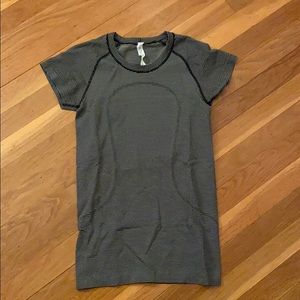Swiftly tech lululemon shirt size 4